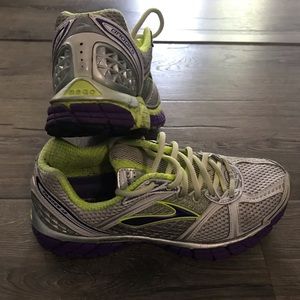 ❤️Previously loved Brooks shoes❤️